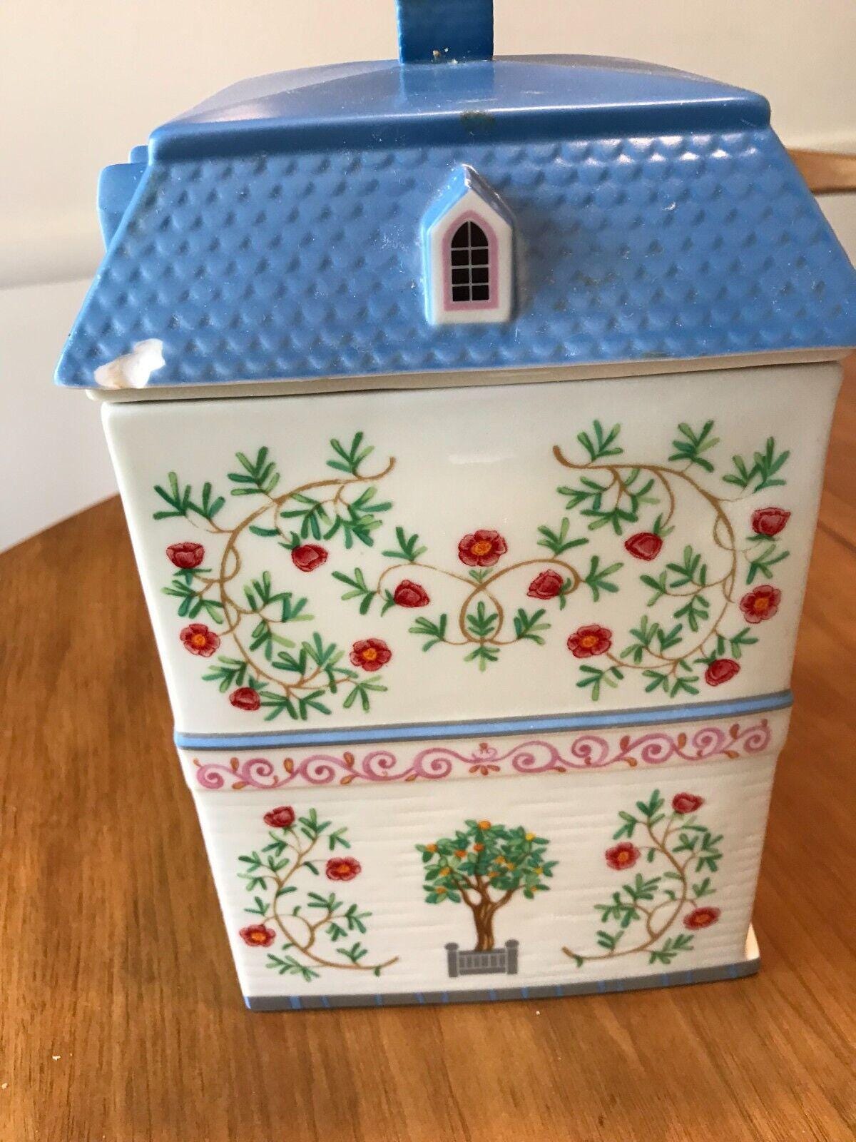 1990 LENOX Village Fine Porcelain Canterbury Crossing FLOUR Canister LID chip